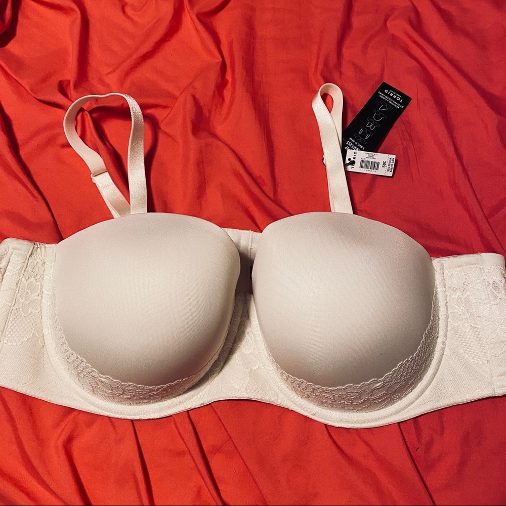 White strapless bra